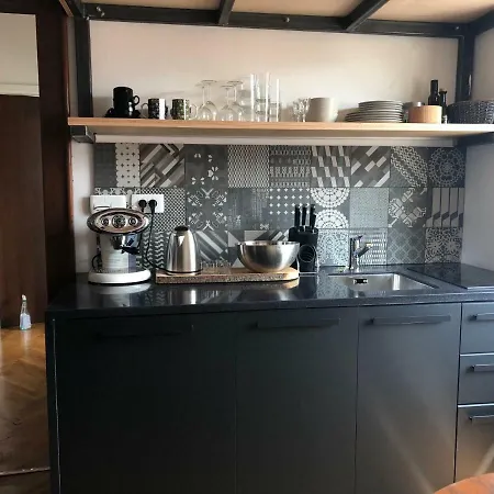 Lawyers Loft In Heritage Skyscraper דירה