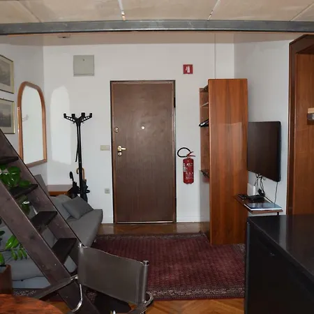 Lawyers Loft In Heritage Skyscraper